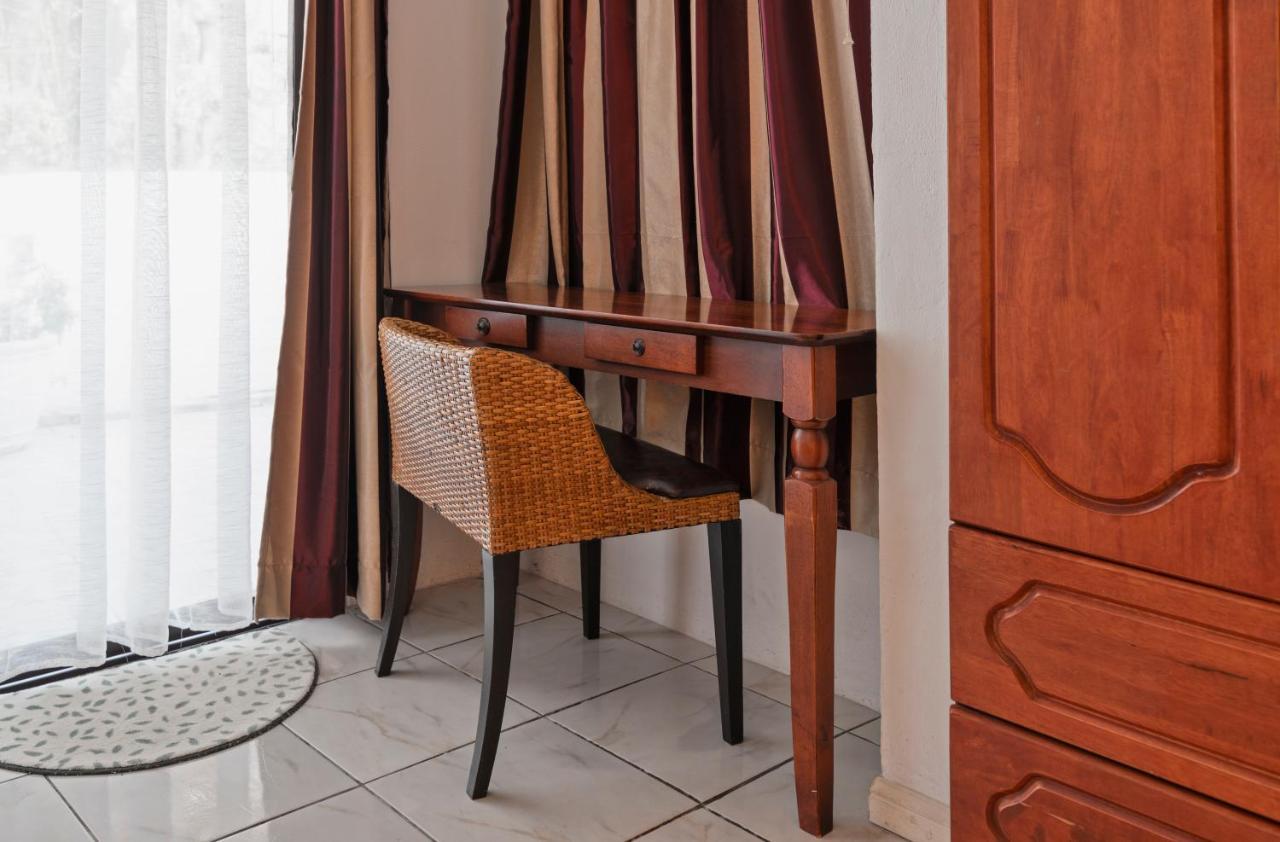 Hotel The Beach House Beau Vallon  Exterior foto